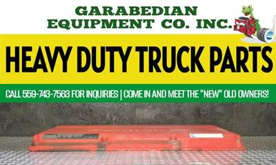 Cummins ISX Valve Cover for a Peterbilt 386