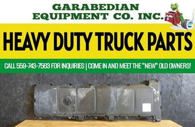 Detroit DD13 Valve Cover for a Freightliner Cascadia 125