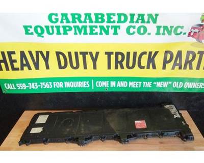 Detroit DD13 Valve Cover for a Freightliner Cascadia 125