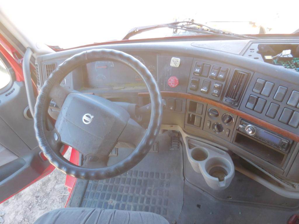 2008 Volvo VNL Instrument Panel Cluster for a Volvo Truck VNL For Sale