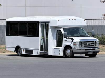Ford E-450 Bus - 6.8L TRITON V10, 305HP, Automatic