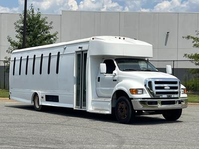 Ford F-650 XLT Bus - Cummins, 240HP, Automatic