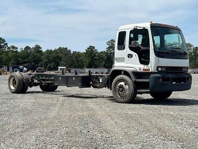 GMC T7500 Single Axle Cab & Chassis Truck - Isuzu, 260HP, Automatic