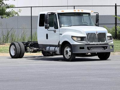International TerraStar Single Axle Cab & Chassis Truck - Automatic