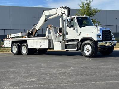 Freightliner 114SD Crane Truck - 2015 FEC 2000 Knuckle Boom Crane, 8Ll