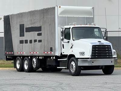 Freightliner 114SD Tri Axle Curtain Side Truck - Detroit, 525HP, 10 Speed Manual