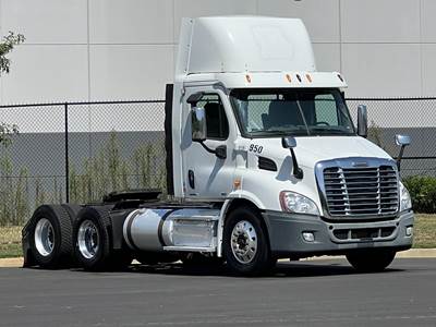 Freightliner Cascadia 113 Day Cab Truck - Detroit 410HP, 10 Speed Amt