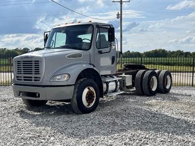 Freightliner M2 112 Day Cab Truck - Caterpillar 350HP, 10 Speed Manual