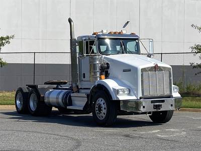 Kenworth T800 Day Cab Truck - Cummins 450HP, 18 Speed Ultrashift Automatic