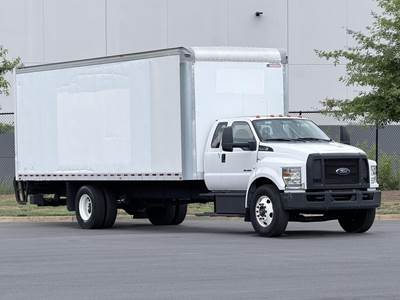 Ford F-750 26 ft Box Truck - Automatic, Liftgate