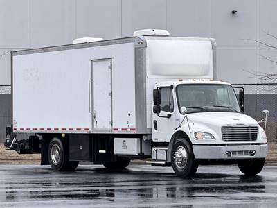 Freightliner M2 106 26 ft Box Truck - 259HP, Automatic, Roll up Door, Liftgate