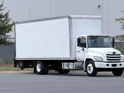 Hino 268 26 ft Box Truck - Automatic, Liftgate