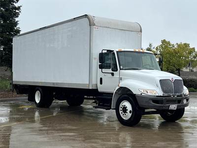International DuraStar 4300 26 ft Box Truck - 6 Speed Allison Hs Automatic, Liftgate