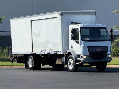 Peterbilt 220 24 ft Box Truck - 220HP, Automatic, Liftgate