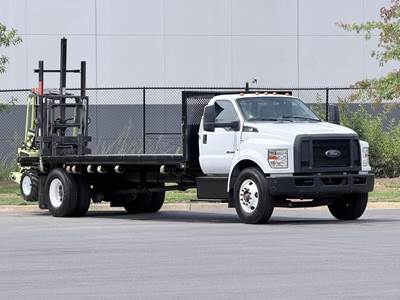 Ford F-750 Flatbed Truck - 300HP, Automatic