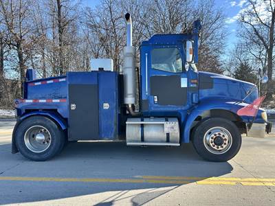 International 9200 Flatbed Truck - 10 Speed Manual