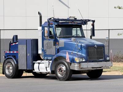 International 9200 Flatbed Truck - 10 Speed Manual