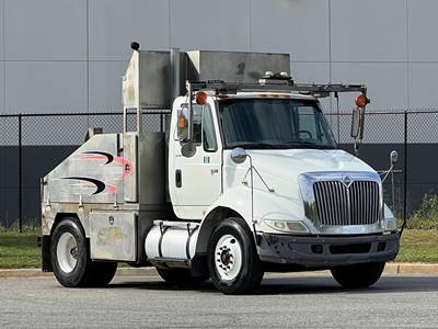 International TranStar 8600 Flatbed Truck - 10 Speed Manual