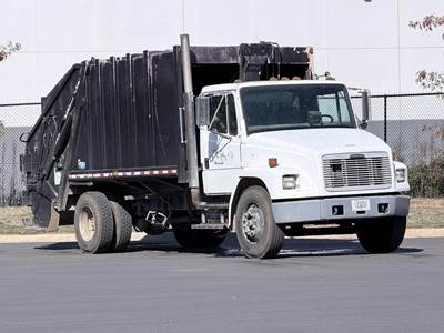 Freightliner FL70 Single Axle Garbage Truck - Caterpillar, 250HP, Automatic