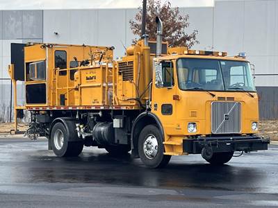 Volvo WX42 Hot Oil / Asphalt Distributor Truck