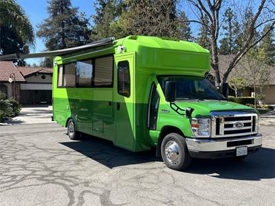 Ford E-450 Truck - Automatic