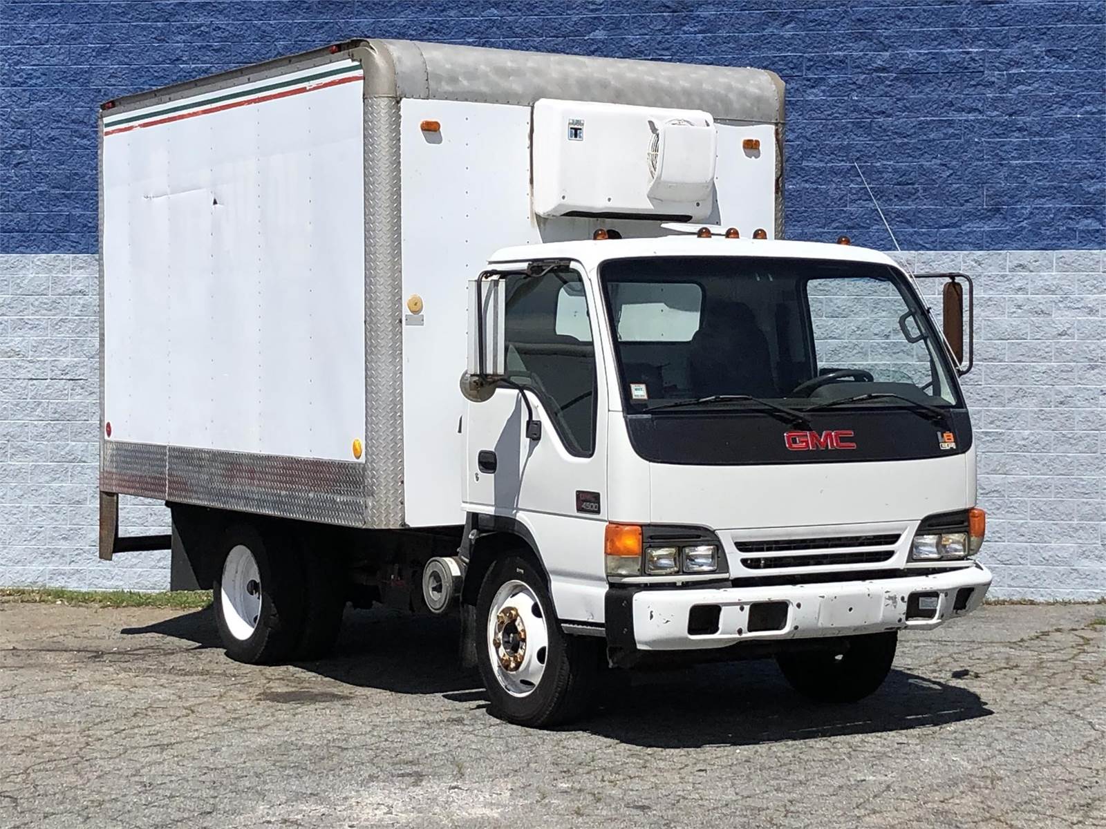 2003 GMC W4500 10 ft Refrigerated Truck Automatic, ThermoKing V280