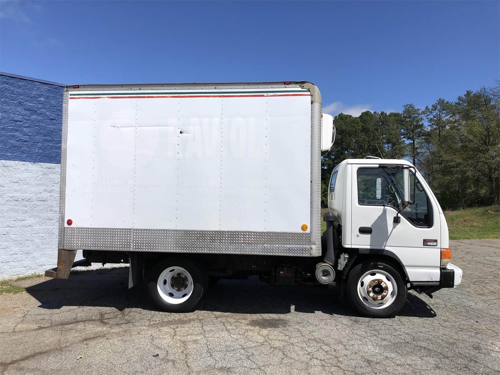 2003 GMC W4500 10 ft Refrigerated Truck Automatic, ThermoKing V280