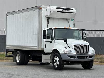 International DuraStar 4300 18 ft Refrigerated Truck - 250HP, Automatic, Thermo King