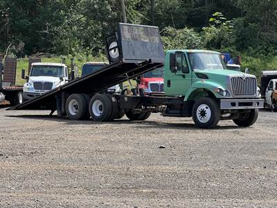 International WorkStar 7500 Tandem Axle Rollback Tow Truck - 13 Speed Manual