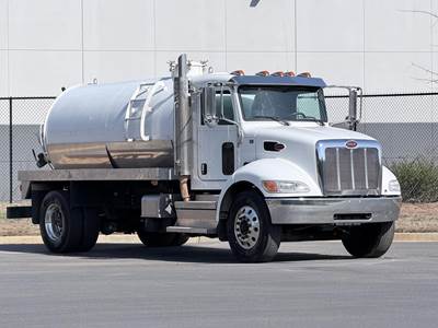 Peterbilt 337 Single Axle Sewer / Septic Truck - Paccar, 300HP, Automatic