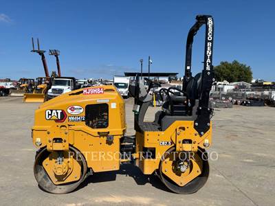 Caterpillar CB2.5 Smooth Drum Roller Compactor