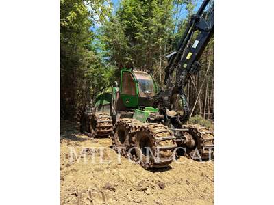 John Deere 1270G Harvester