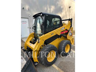 Caterpillar 242D3 Skid Steer