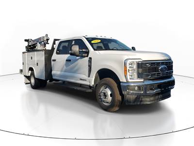Ford F-350 Crew Cab Cab & Chassis Truck - Automatic