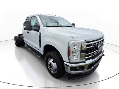 Ford F-350 Cab & Chassis Truck - Automatic