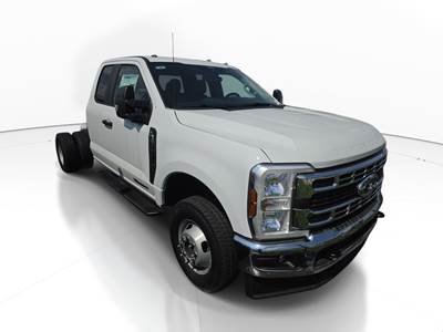 Ford F-350 Cab & Chassis Truck - Automatic
