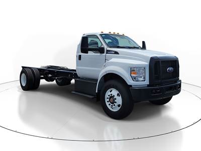 Ford F-750 Cab & Chassis Truck - Automatic