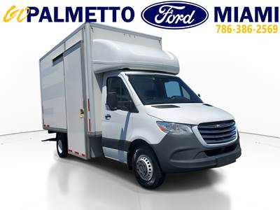 Freightliner Sprinter Box Truck - Automatic