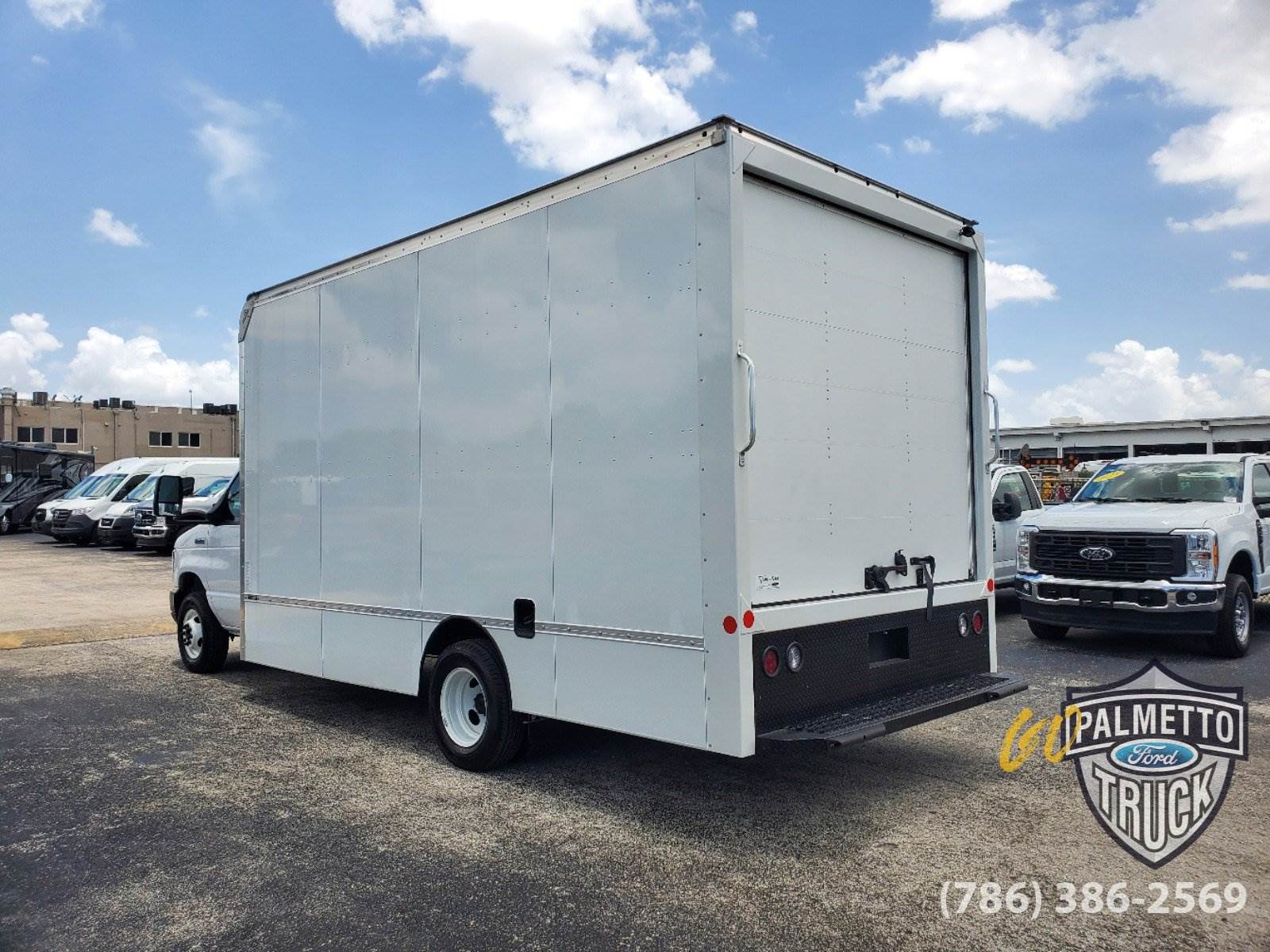 2023 Ford E-Series Cutaway Box Truck - Automatic For Sale, 1,307 Miles