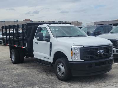 Ford F-350 Flatbed Truck - Automatic