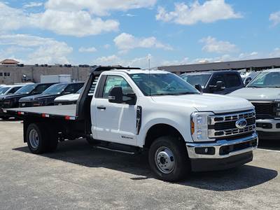 Ford F-350 Flatbed Truck - Automatic