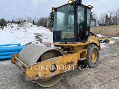 Caterpillar CS-423E Smooth Drum Roller Compactor