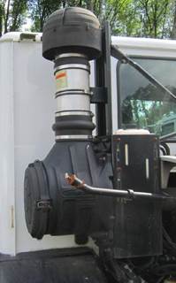 Freightliner Condor Left Air Cleaner / Air Filter Housing for a Freightliner CONDOR LOW CAB FORWARD