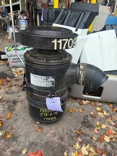 Mack DM685SX Air Cleaner / Air Filter Housing