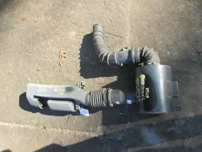 UD UD1100 Air Cleaner / Air Filter Housing for a Ud Truck UD1100