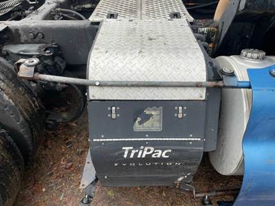 Thermo King TriPac Evolution Auxiliary Power Unit (APU) for a Kenworth T2000