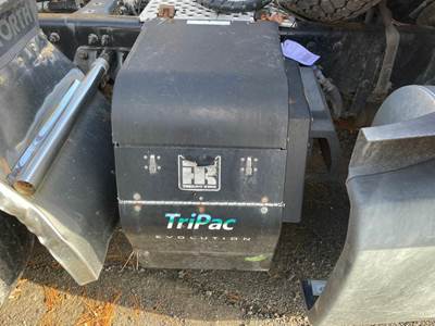 Thermo King TriPac Evolution Auxiliary Power Unit (APU) for a Kenworth T680