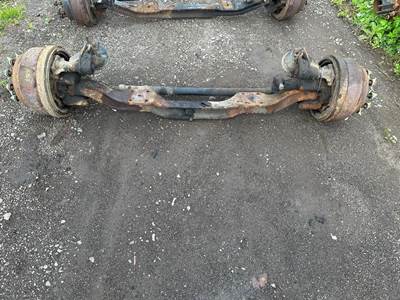 Mack MRU613 Front Axle Assembly