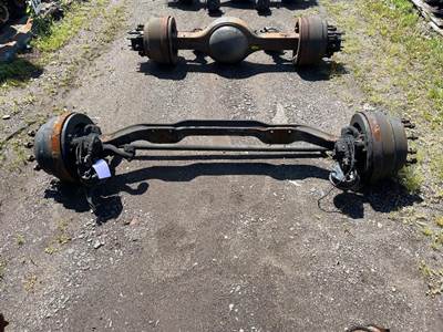 Mack Pinnacle CHU613 Front Axle Assembly for a Mack CHU613