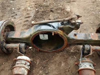 Eaton DS402 Front Axle Housing for a Volvo